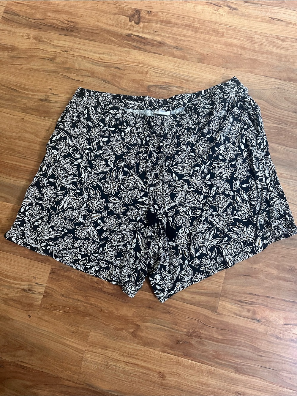 J. Jill Floral Pull-On Shorts 3X Black White Tan Drawstring Tassel Boho Casual